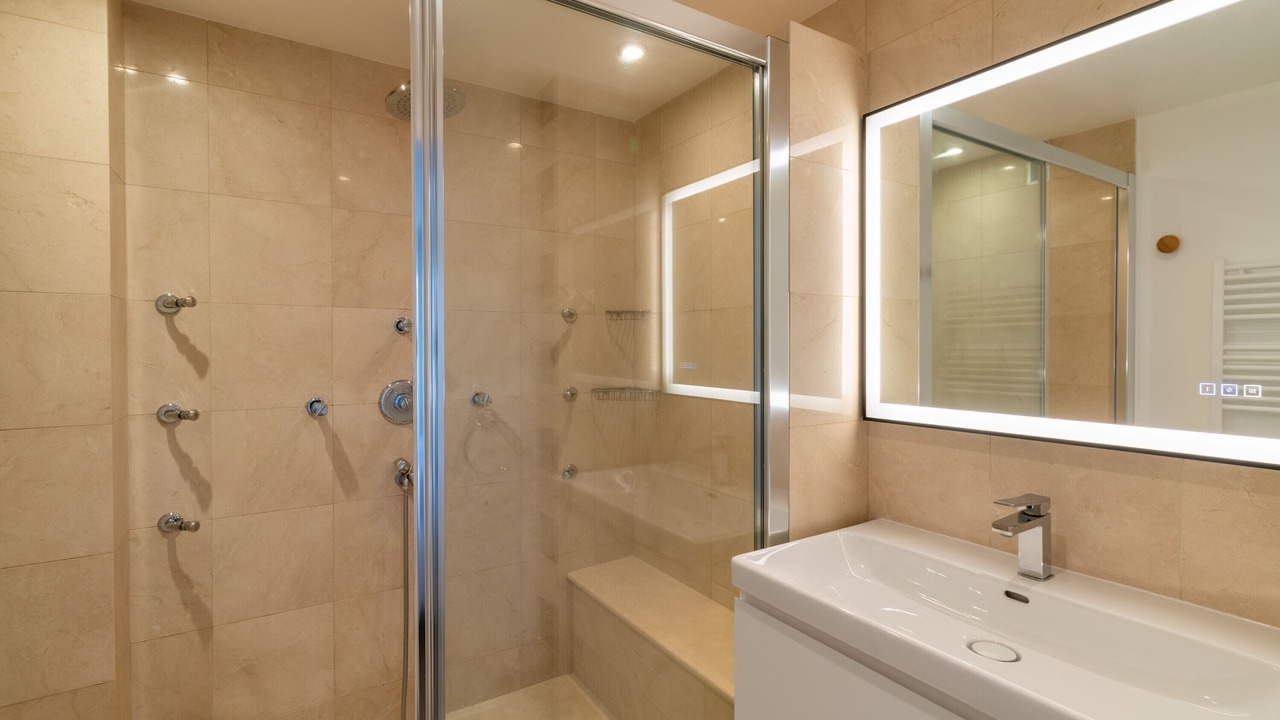 Photo of Bathroom in Puteaux
