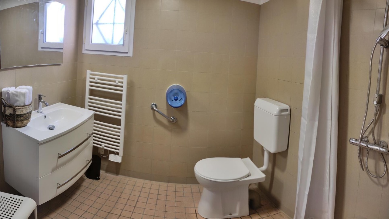 Photo of Bathroom in Les Aix-d'Angillon