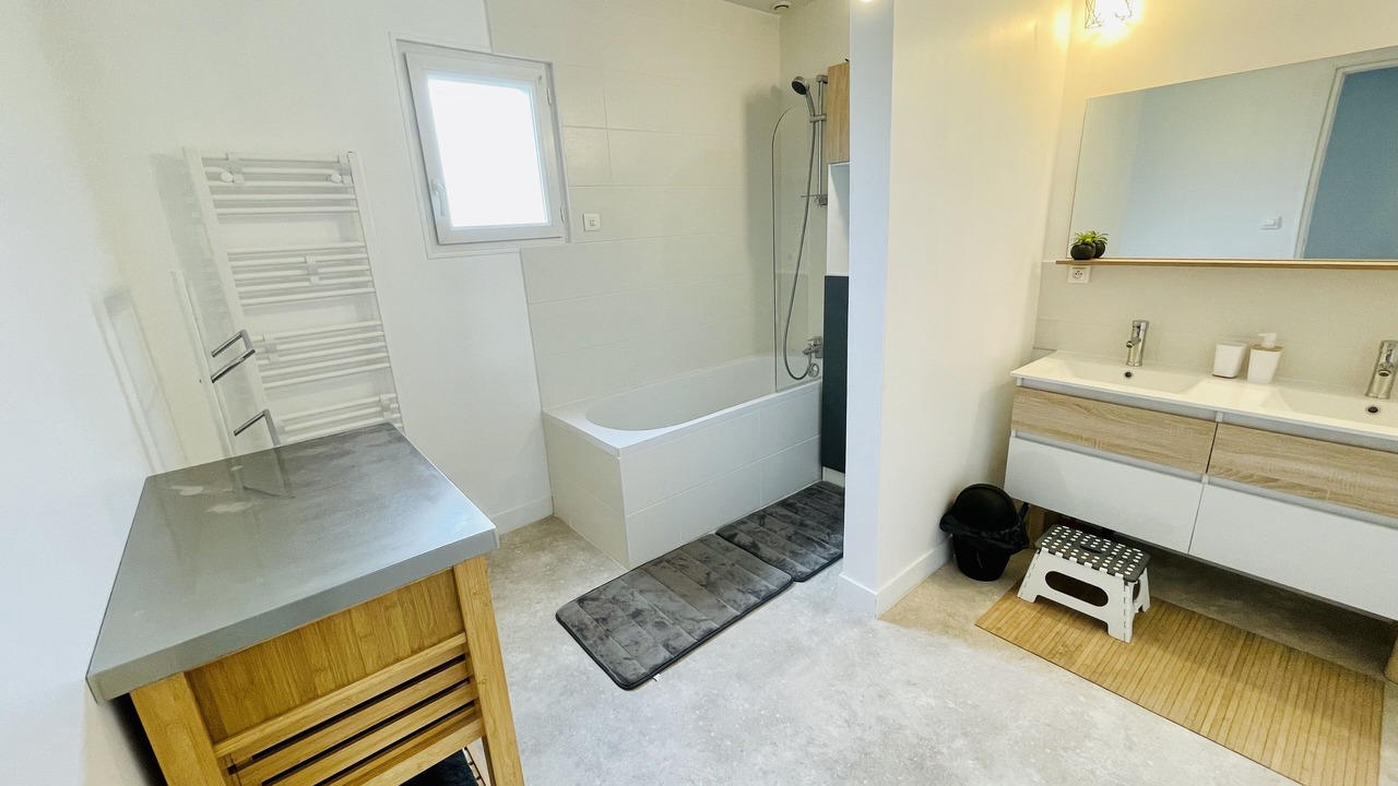 Photo of Bathroom in Conde-sur-Risle