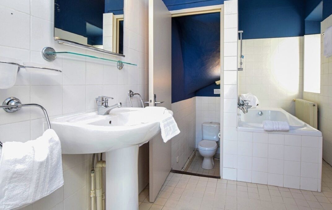 Photo of Bathroom in Ocquerre