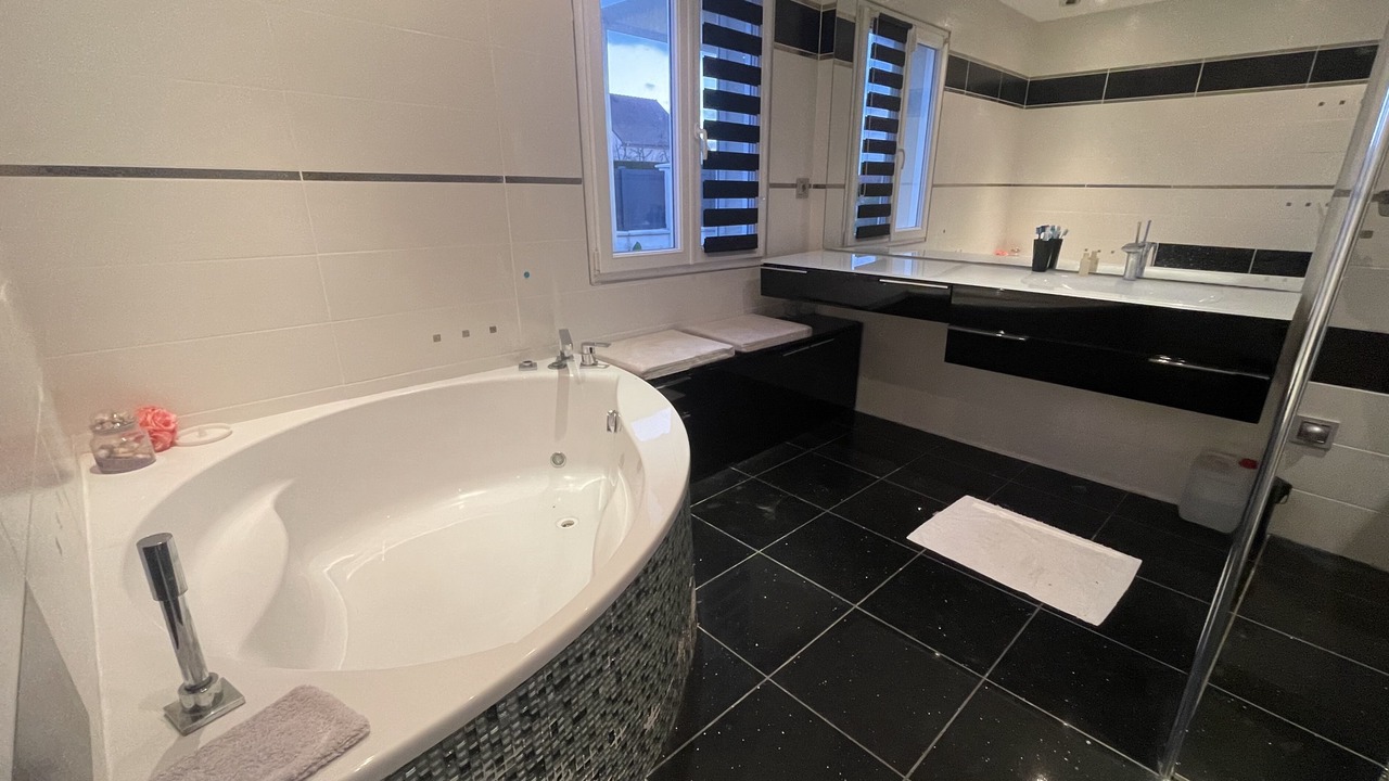 Photo of Bathroom in Cauroy-les-Hermonville