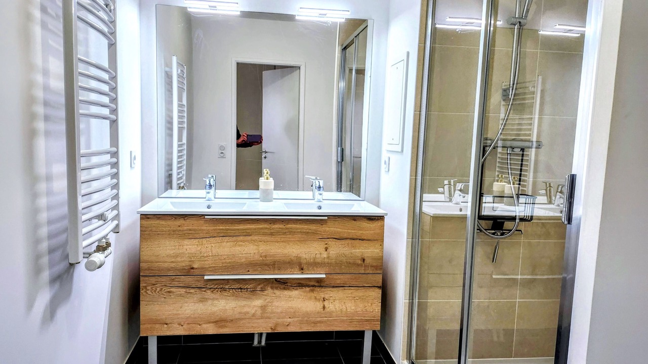 Photo of Bathroom in Saint-Ouen