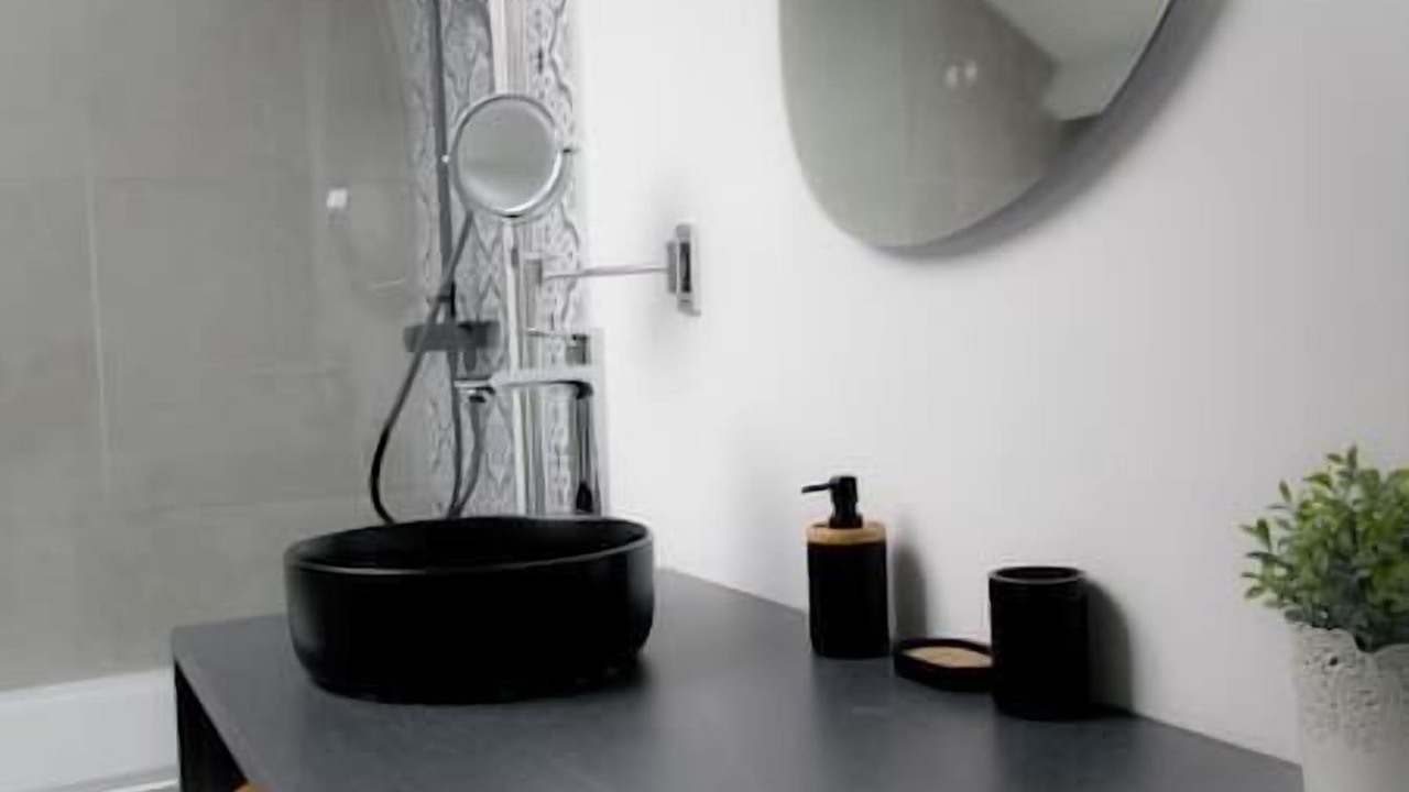Photo of Bathroom in Lens