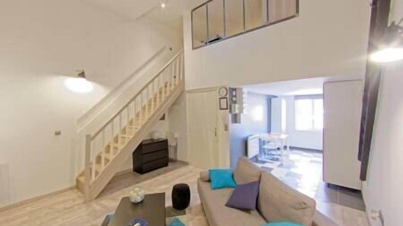 Photo of Livingroom in Lens