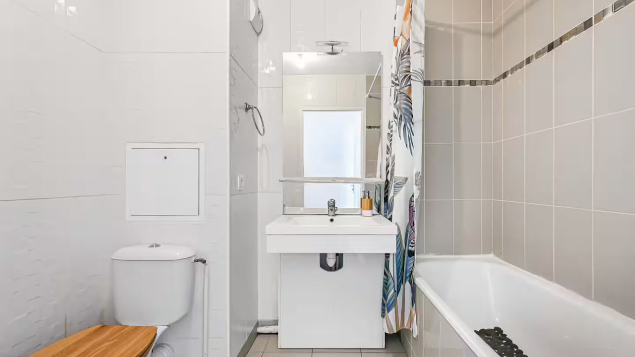 Photo of Bathroom in Pantin