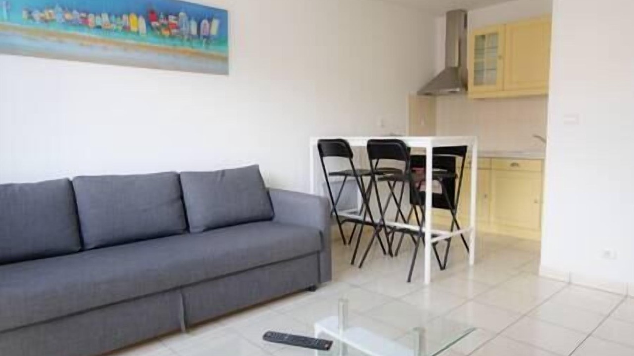 Photo of Livingroom in Lens