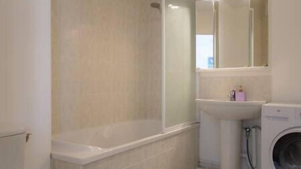 Photo of Bathroom in Lens