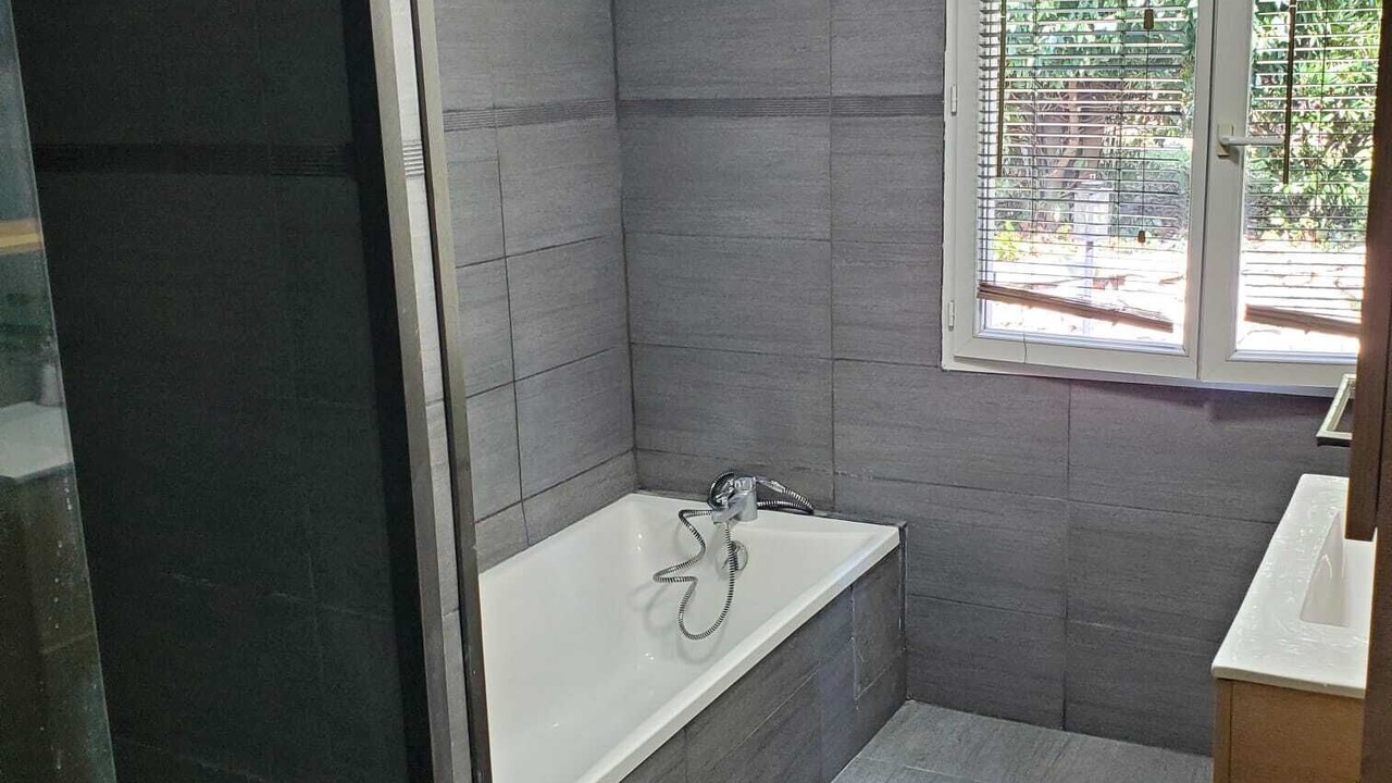 Photo of Bathroom in Rubelles