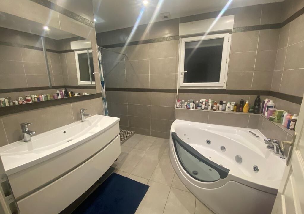 Photo of Bathroom in Sarcelles