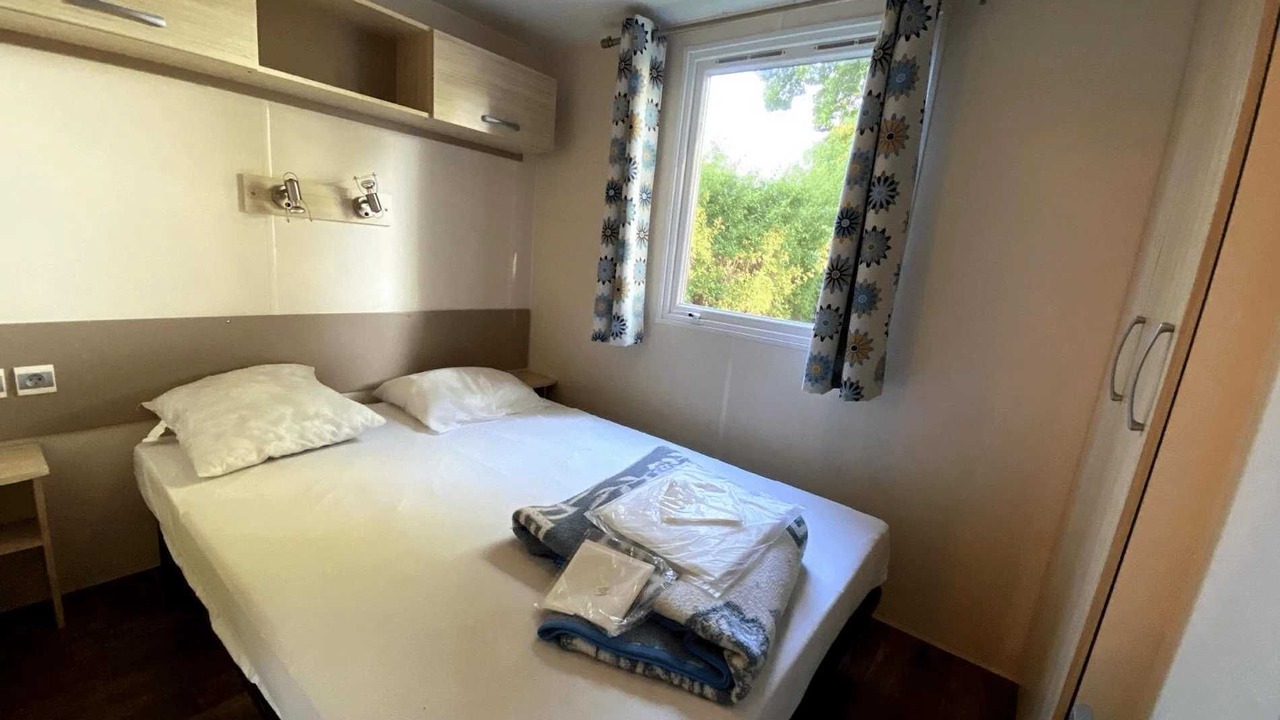 Photo of Bedroom in Athee