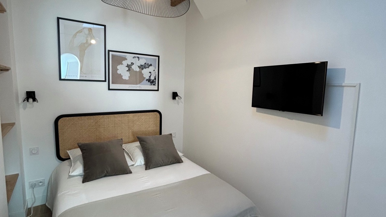 Photo of Bedroom in Notre Dame