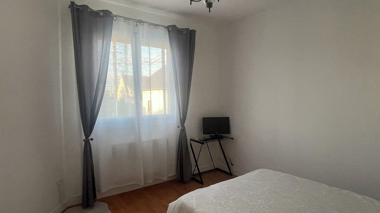 Photo of Bedroom in Houilles