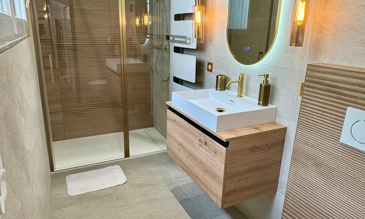 Photo of Bathroom in Henriville