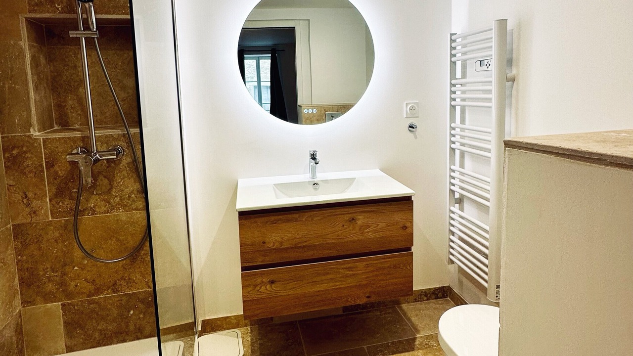 Photo of Bathroom in Chambolle-Musigny