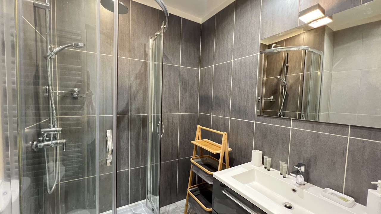 Photo of Bathroom in Calais City Center