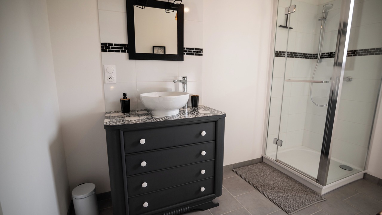 Photo of Bathroom in Camelin