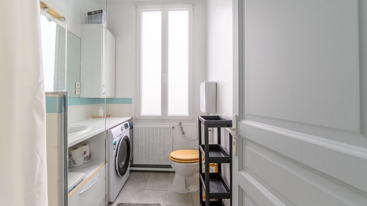 Photo of Bathroom in Stains
