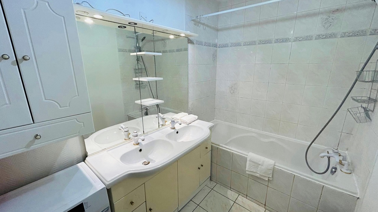 Photo of Bathroom in Centre Erlon