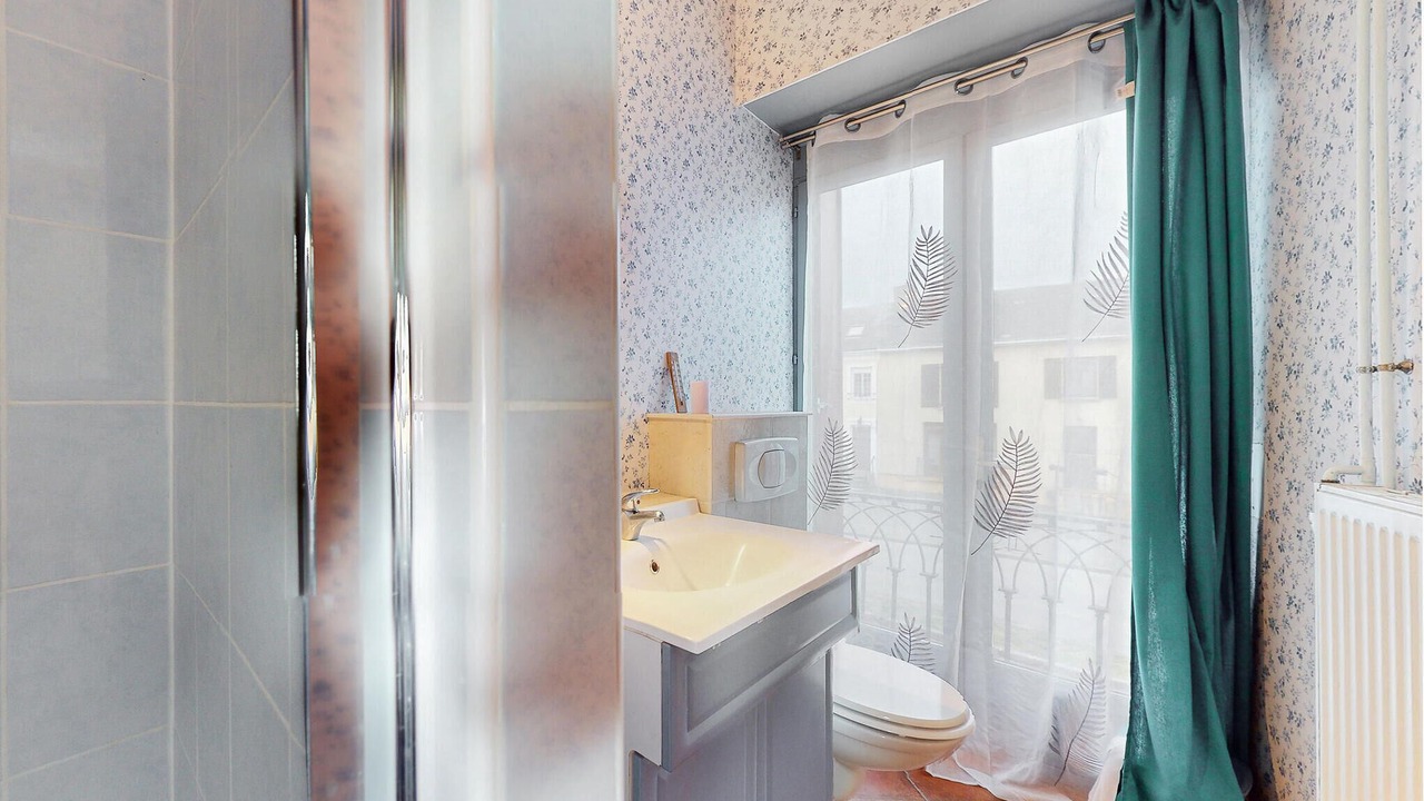 Photo of Bathroom in Parennes