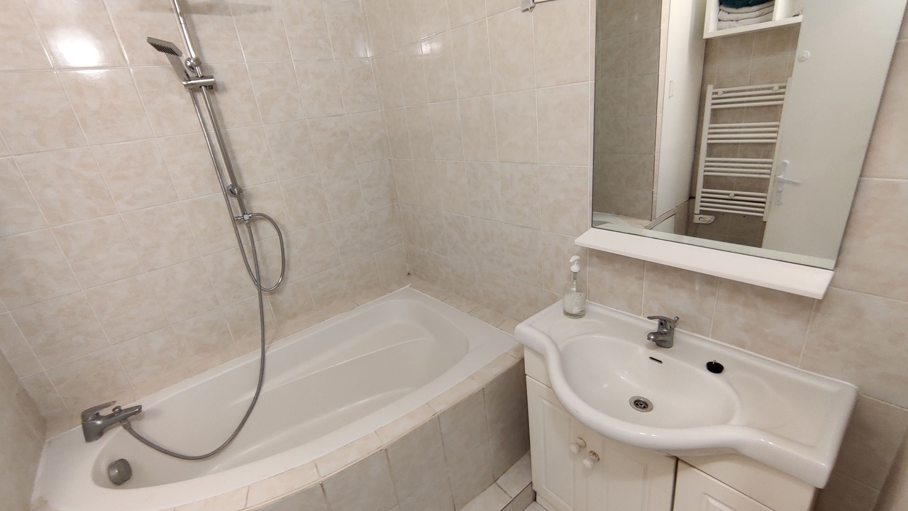 Photo of Bathroom in Esbly