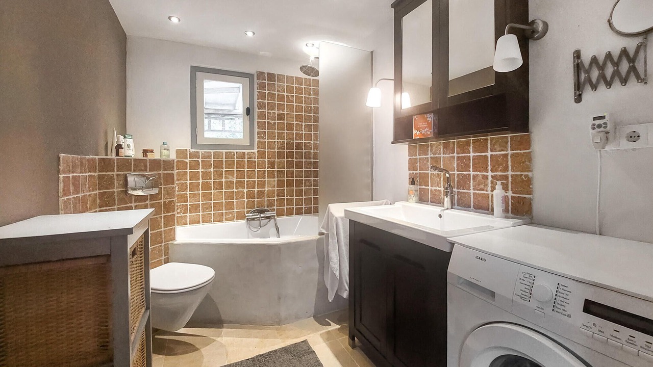 Photo of Bathroom in Besmont