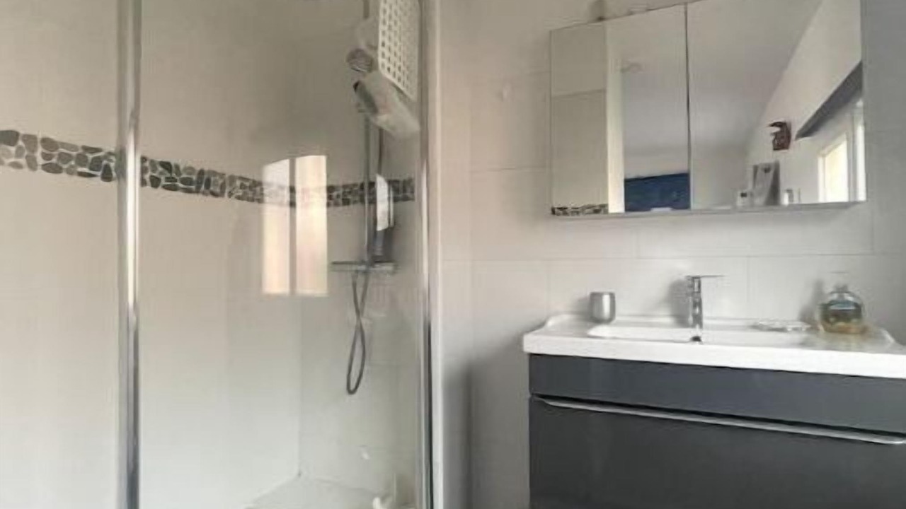 Photo of Bathroom in Chaville