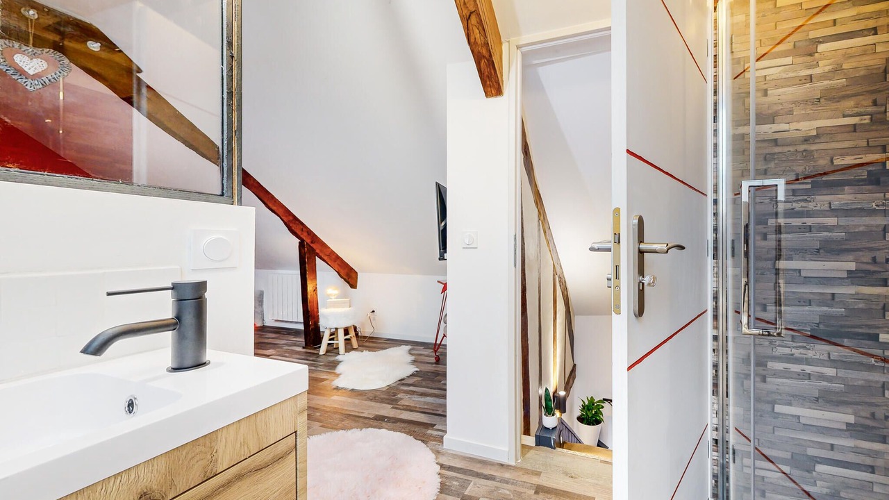 Photo of Bathroom in Neuilly-le-Vendin