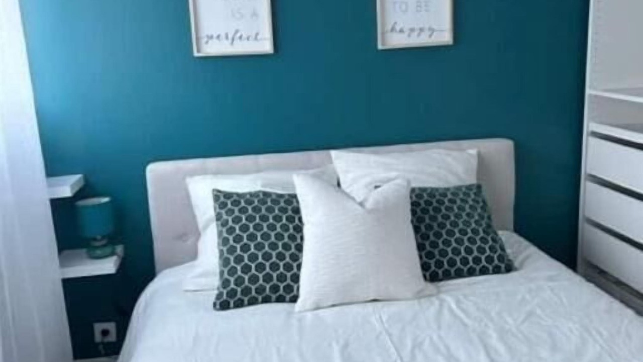 Photo of Bedroom in Elancourt