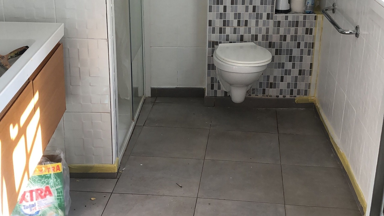 Photo of Bathroom in Stains