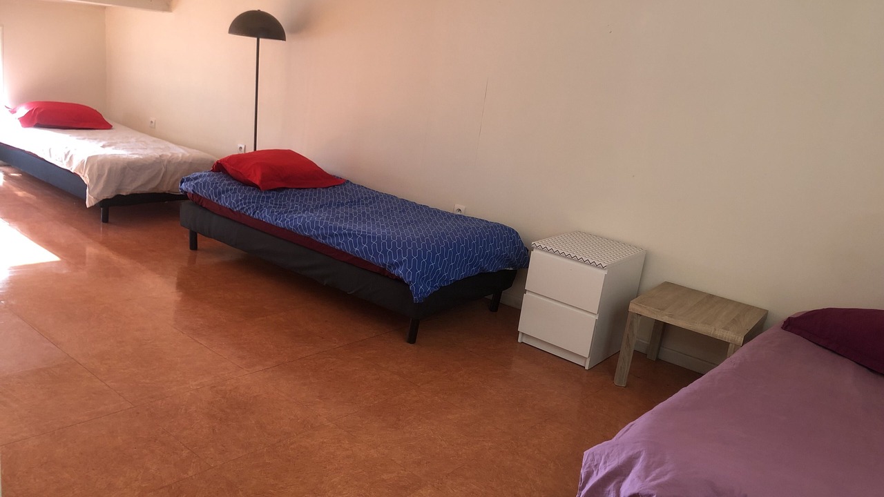 Photo of Bedroom in Stains
