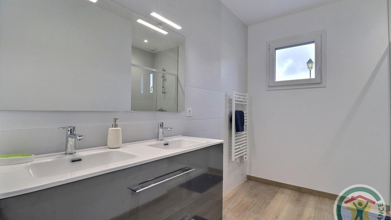 Photo of Bathroom in Saint-Germain-en-Cogles