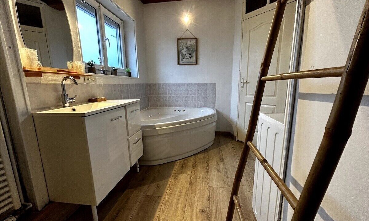 Photo of Bathroom in Cernay