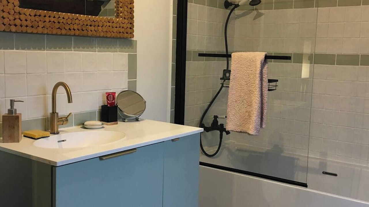 Photo of Bathroom in Vienne-en-Arthies