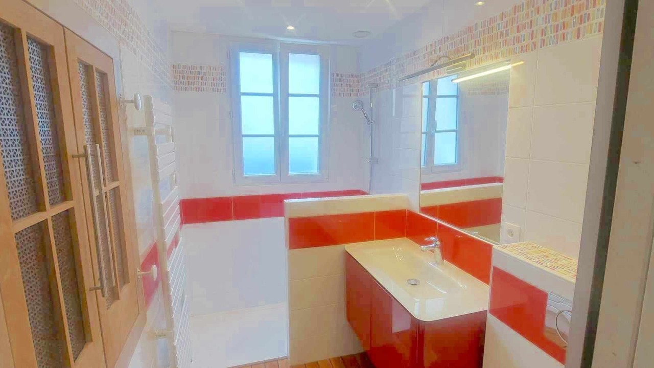 Photo of Bathroom in Le Chesnay