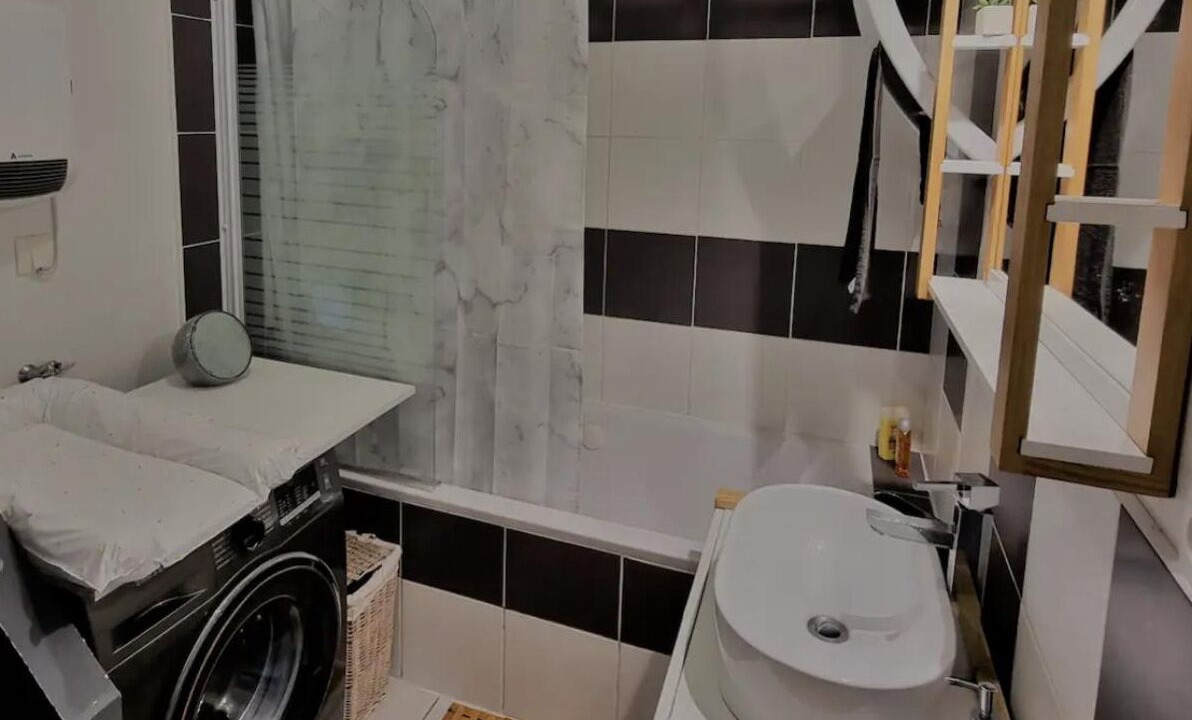 Photo of Bathroom in Cambrai