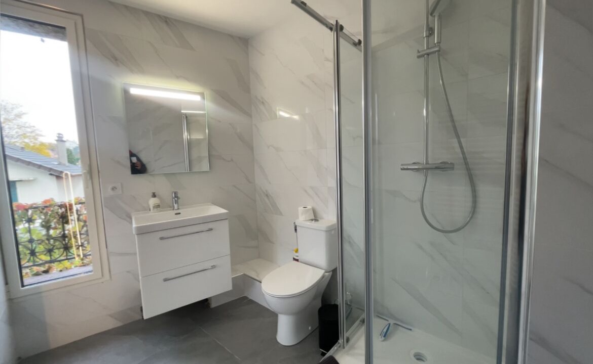 Photo of Bathroom in Villemomble