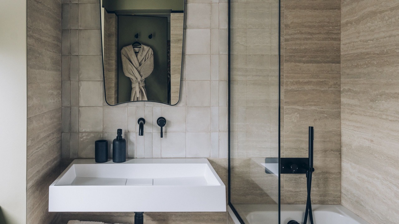 Photo of Bathroom in La Varenne Saint-Hilaire