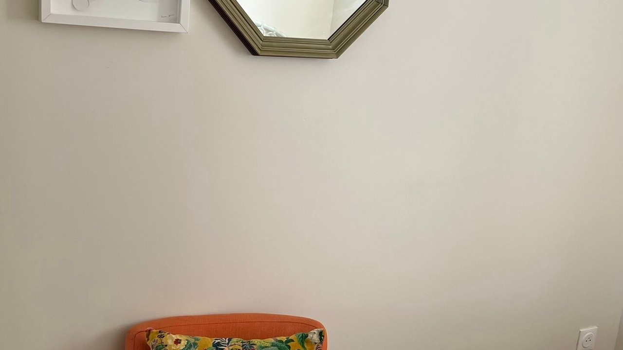 Photo of Bedroom in Stains