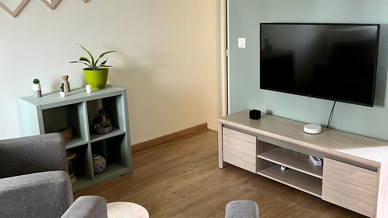 Photo of Livingroom in Stains