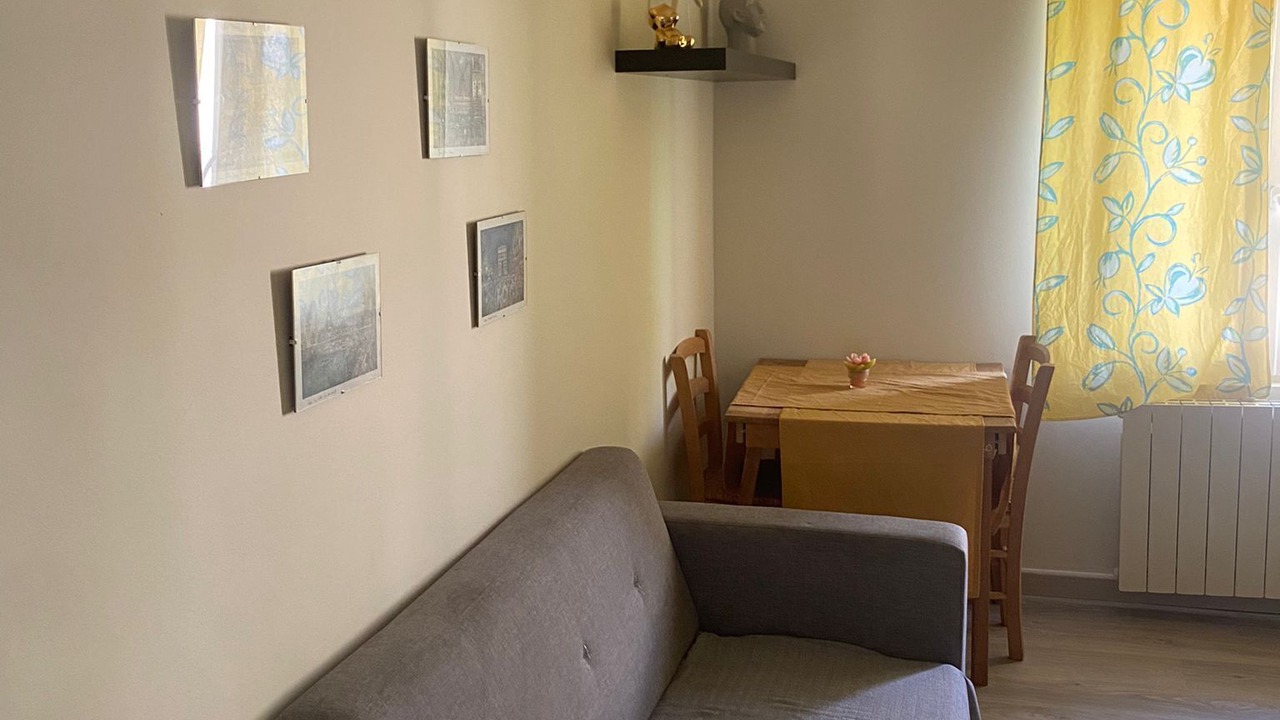Photo of Livingroom in Stains