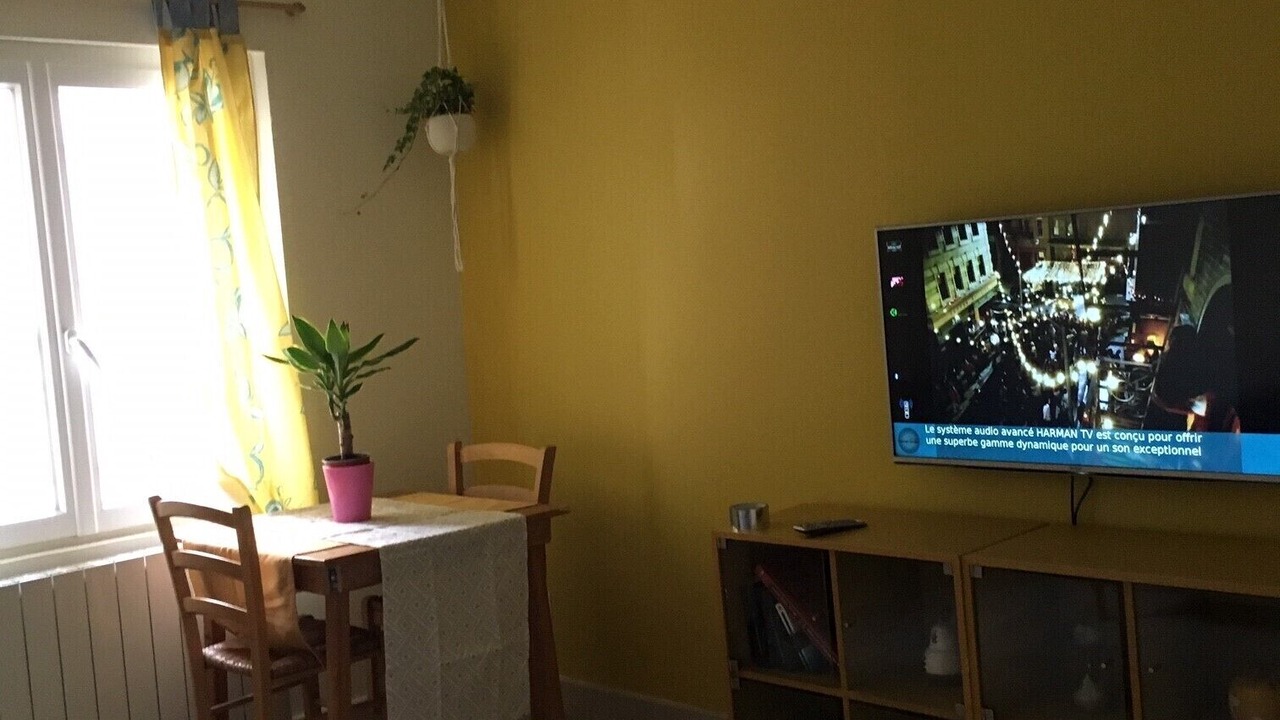 Photo of Livingroom in Stains