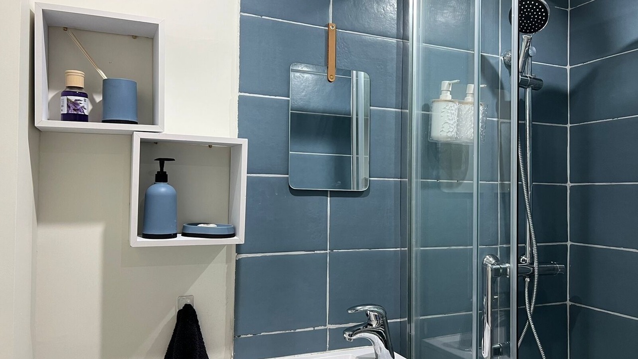 Photo of Bathroom in Stains