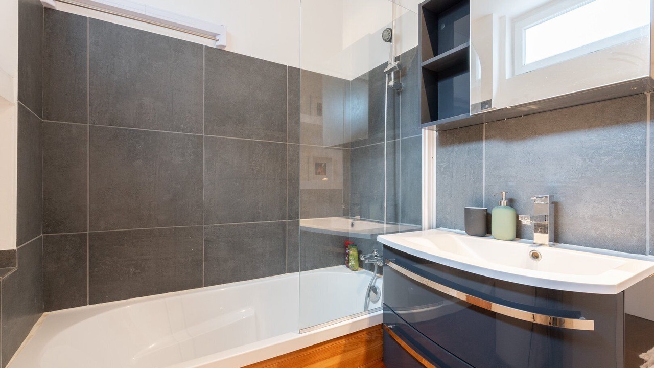 Photo of Bathroom in Fives