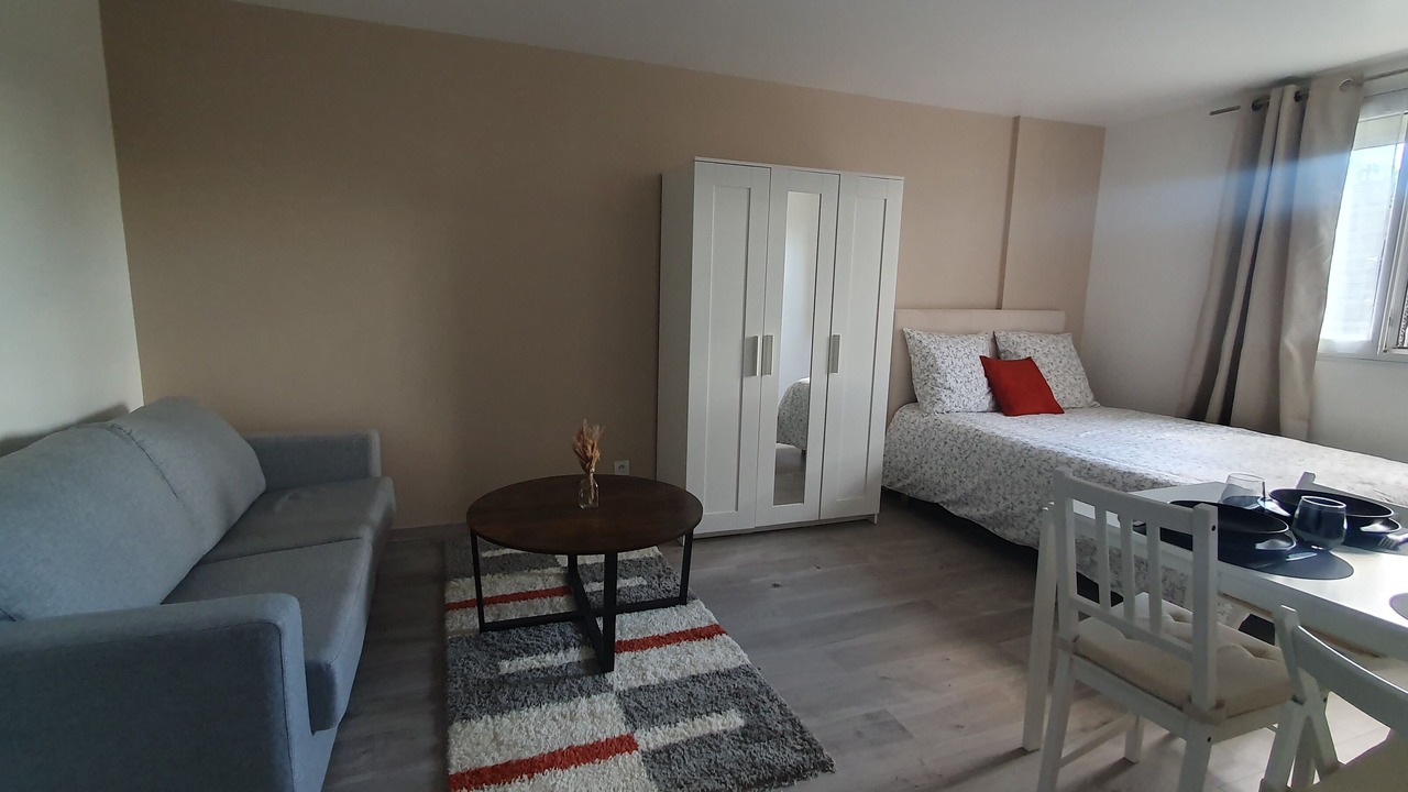 Photo of Bedroom in Houilles
