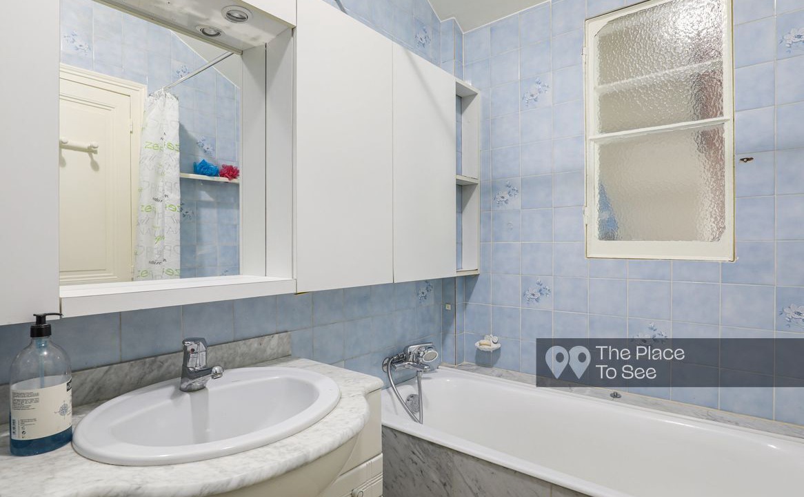 Photo of Bathroom in Les Puces de Saint-Ouen