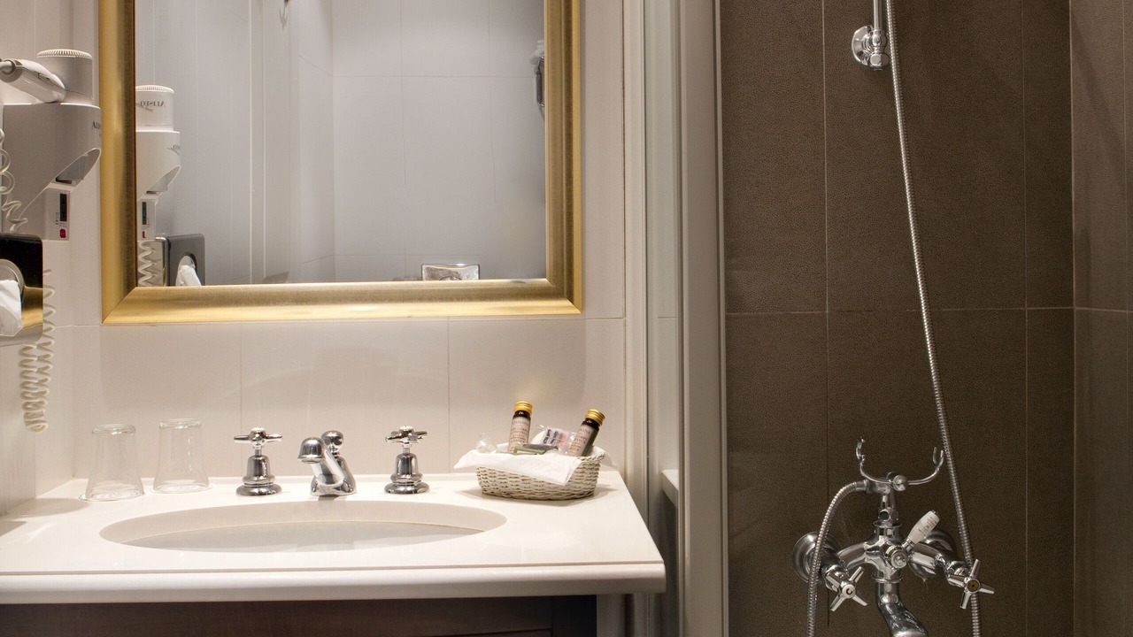 Photo of Bathroom in Val-de-Grace