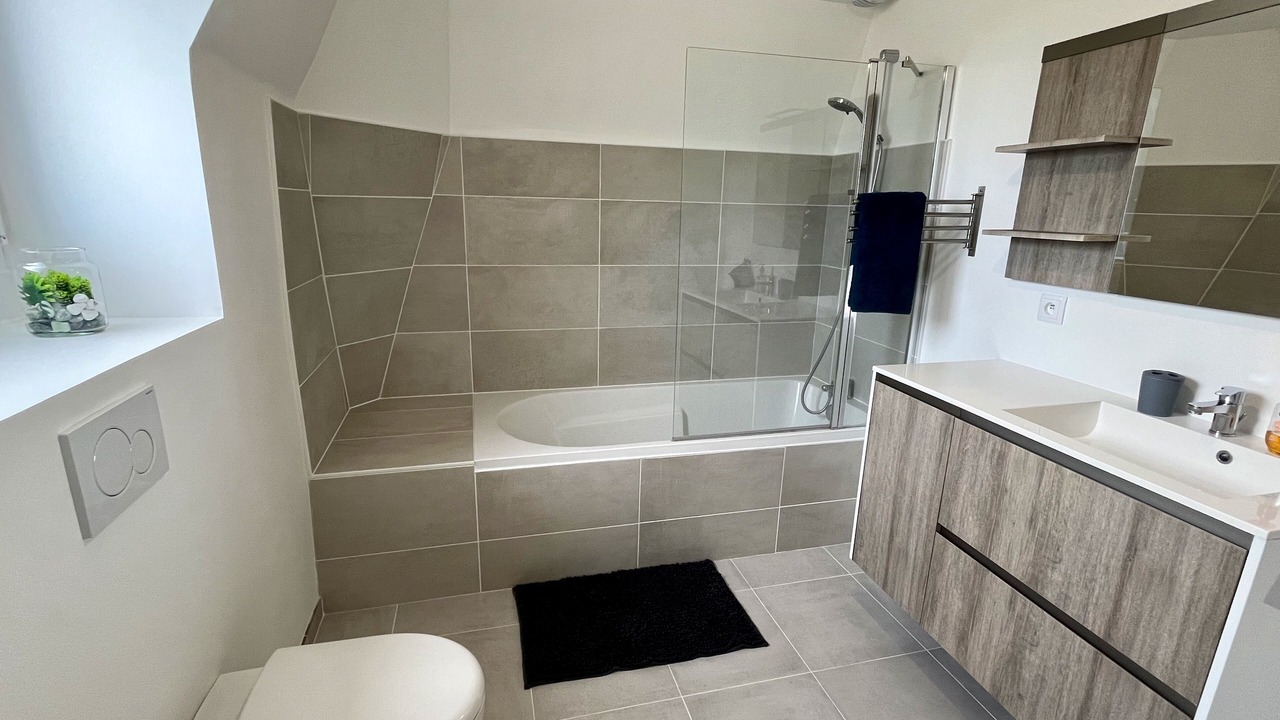 Photo of Bathroom in Villeneuve-Saint-Denis