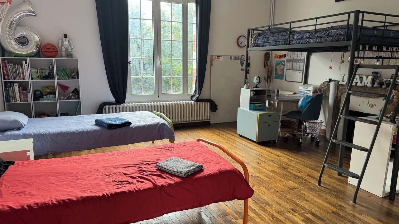 Photo of Bedroom in Isles-les-Meldeuses