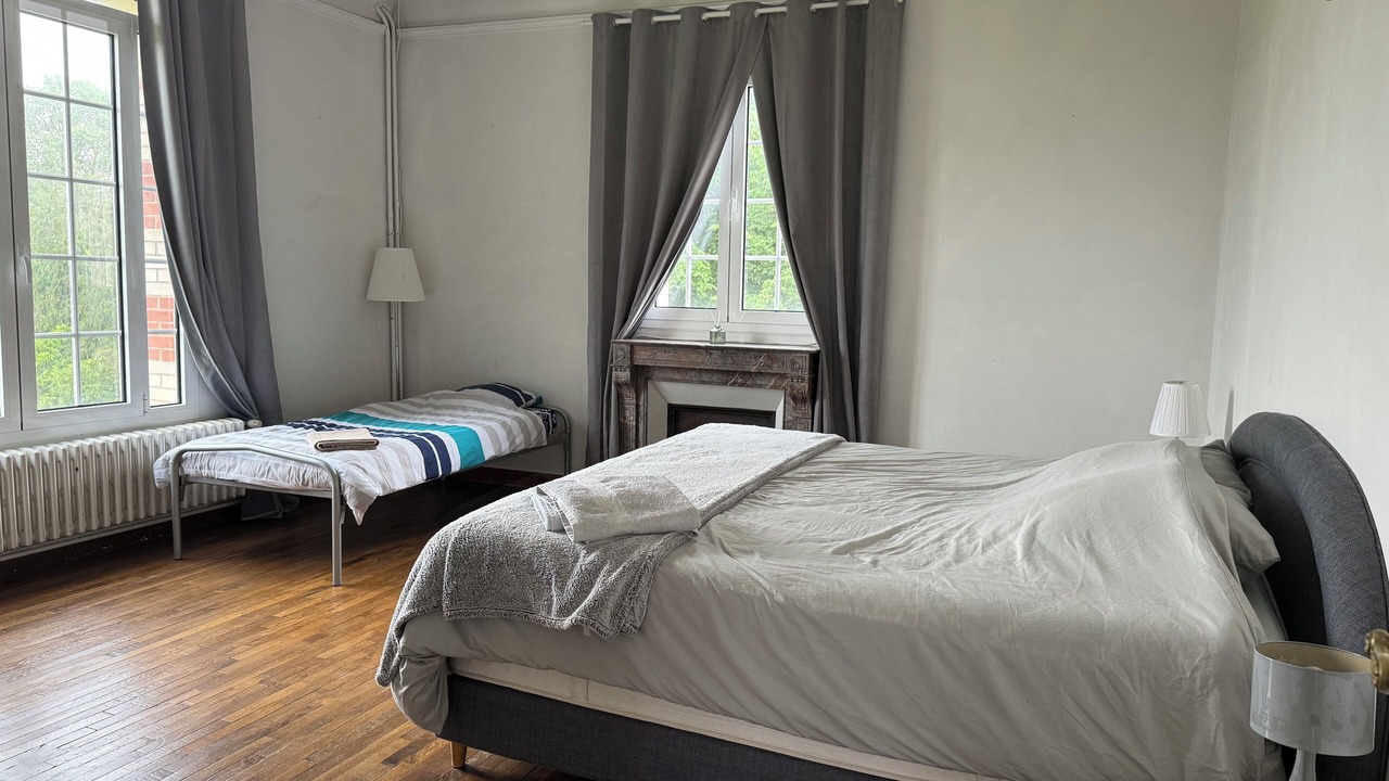 Photo of Bedroom in Isles-les-Meldeuses