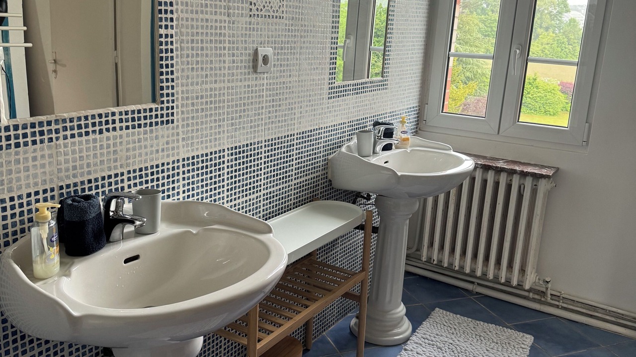 Photo of Bathroom in Isles-les-Meldeuses